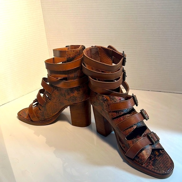Vintage foundry co Embossed snakeskin multi buckle ankle heel - Picture 2 of 7